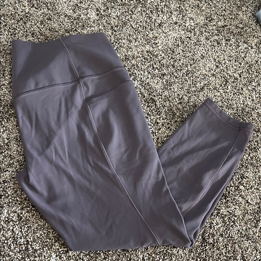 Athleta Light Violet Salutation Stash 7/8 Leggings with Pockets